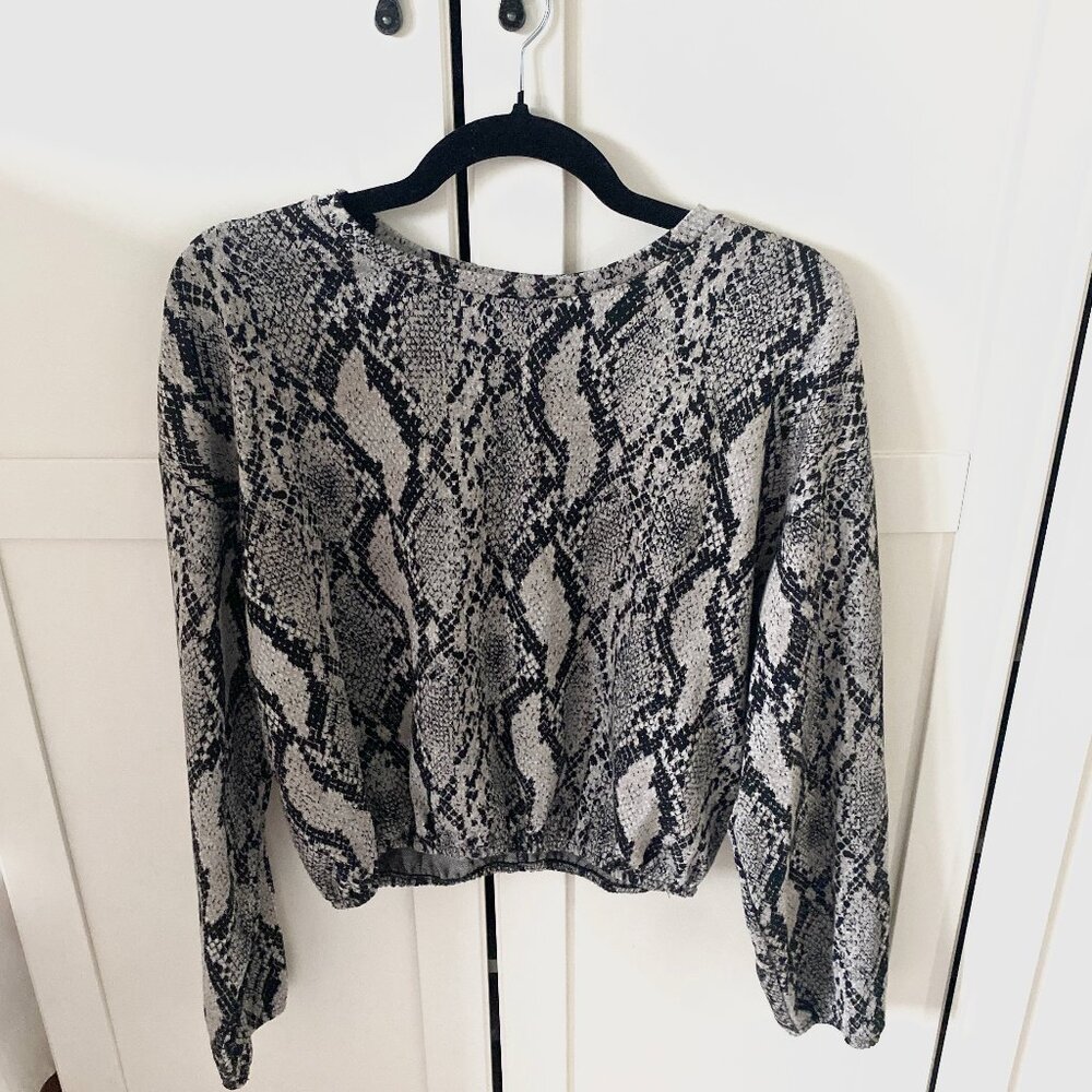 Zara Animal Print Snakeskin Cropped Sweatshirt Size Medium Mob Wife Aesthetic